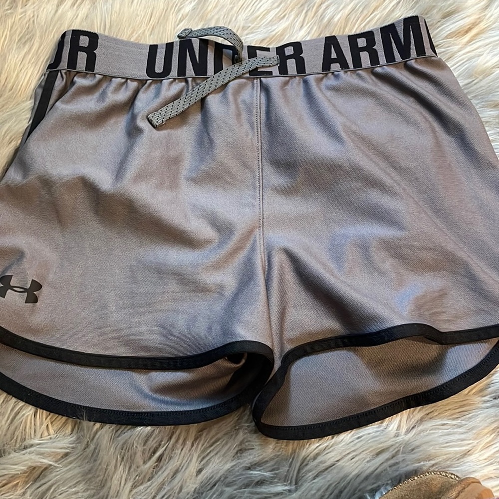 UNDER ARMOUR girls shorts